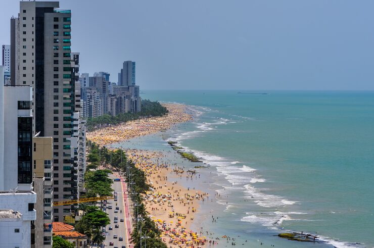 praia de boa viagem lotada de banhistas recife pernambuco brasil em 27 de setembro de 2008 491130 738